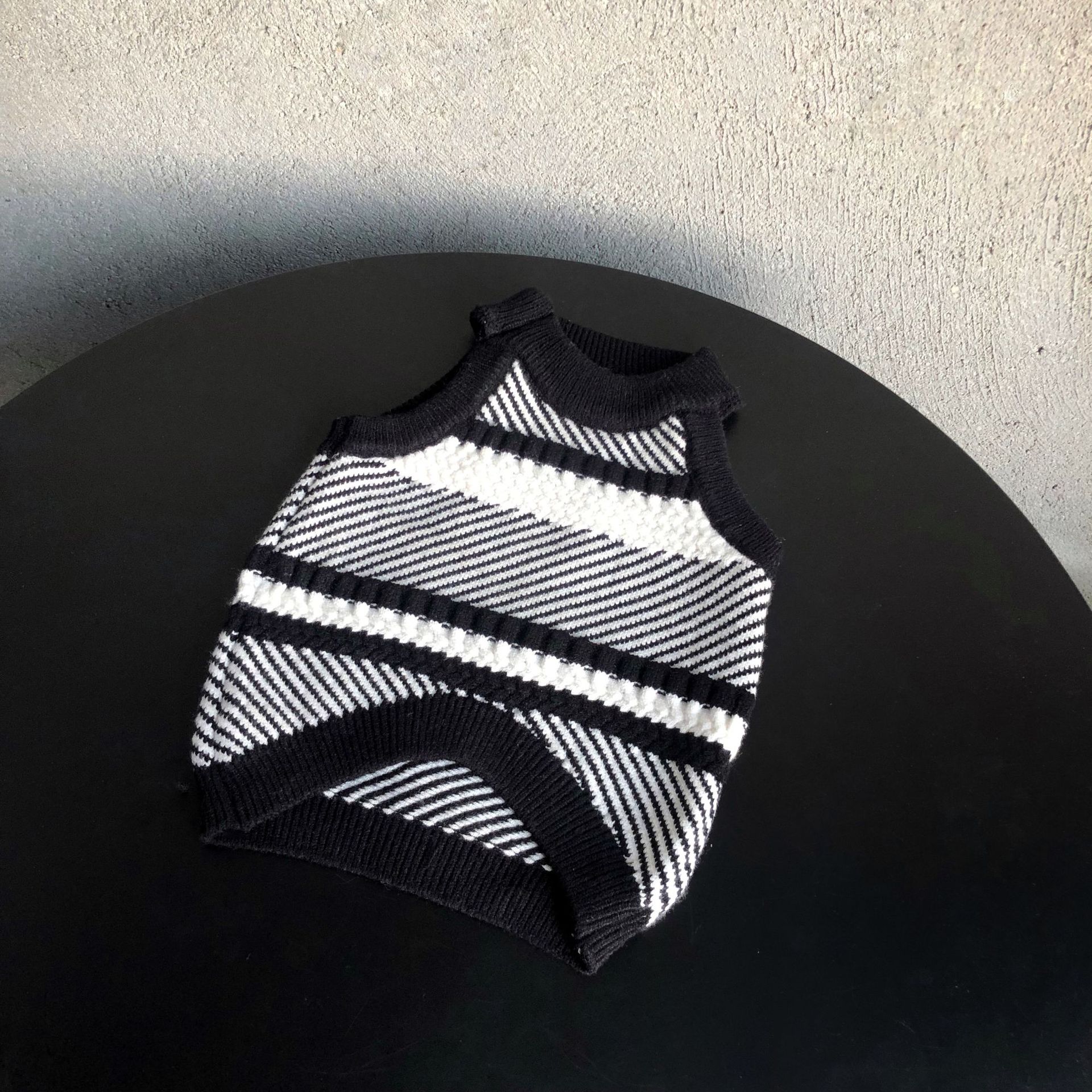 KFX-1221181 Acrylic Pullover Pet Sweater in Black and White, XS to XXL Sizes Available
