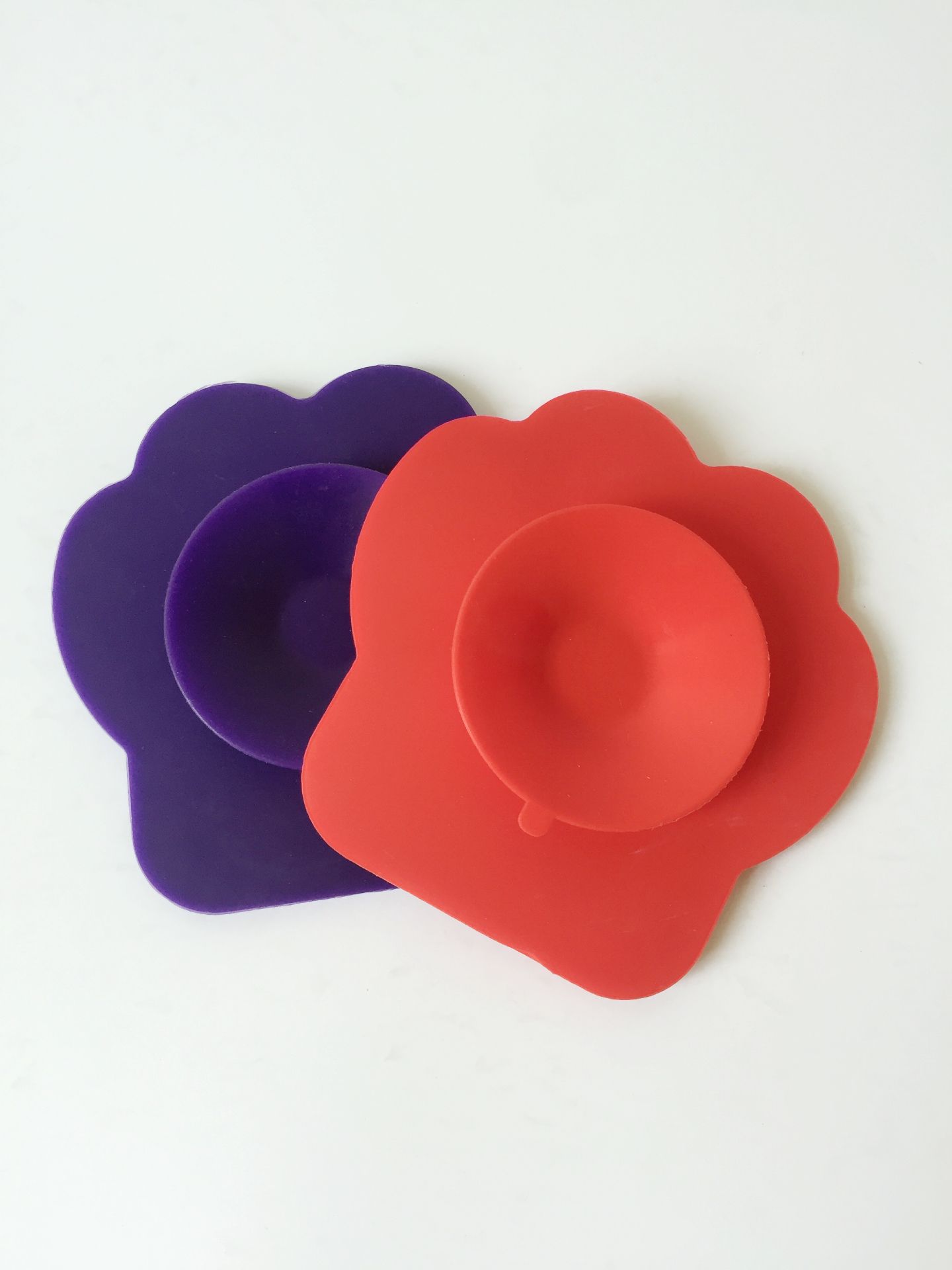 KFX-6577725 Silicone Dog Slow Feeding Bath Mat - 13x13 Inches, Red and Violet