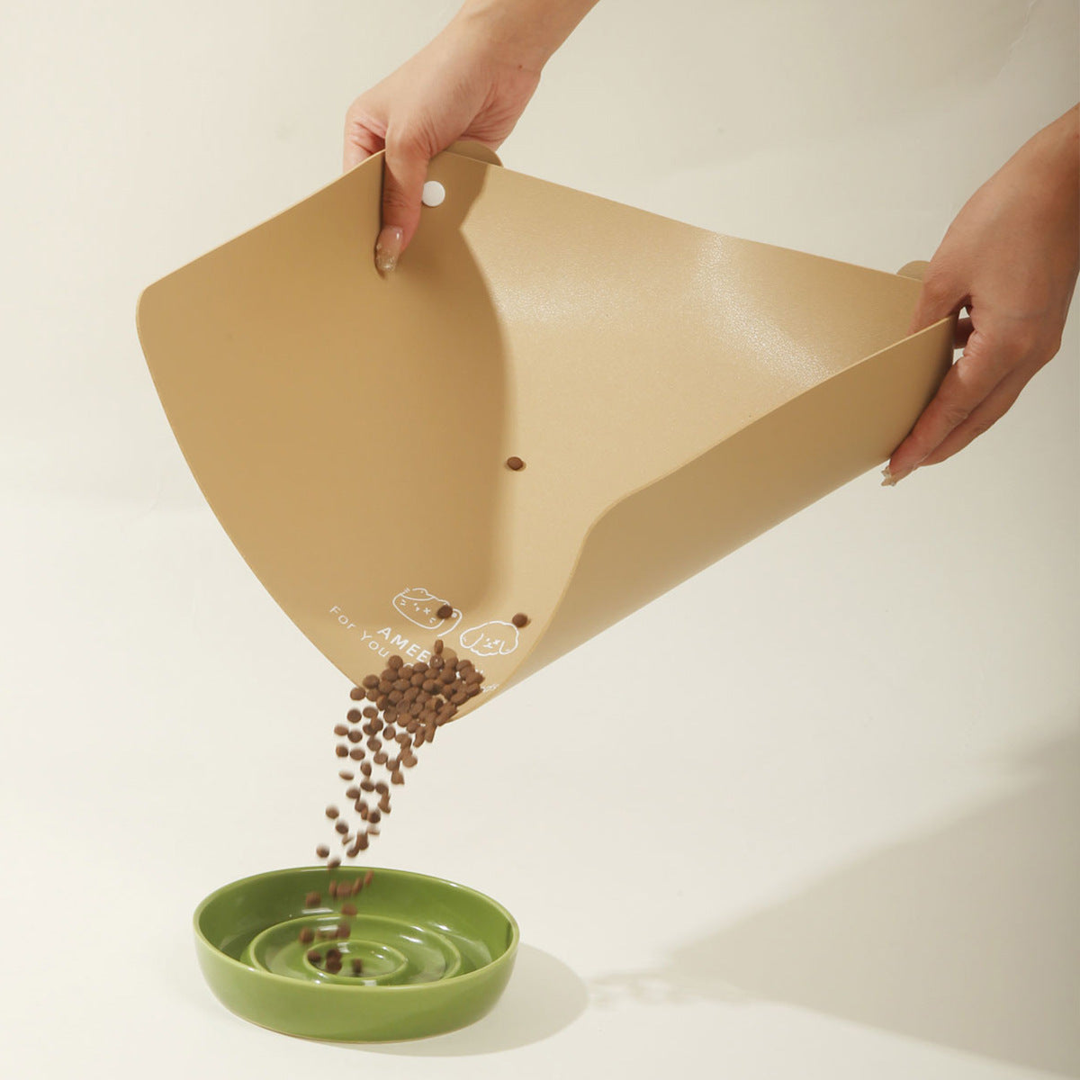 KFX-7308477 Waterproof and Oil-Proof Anti-Spill Placemat for Pets in Apricot and Creamy-White Leather