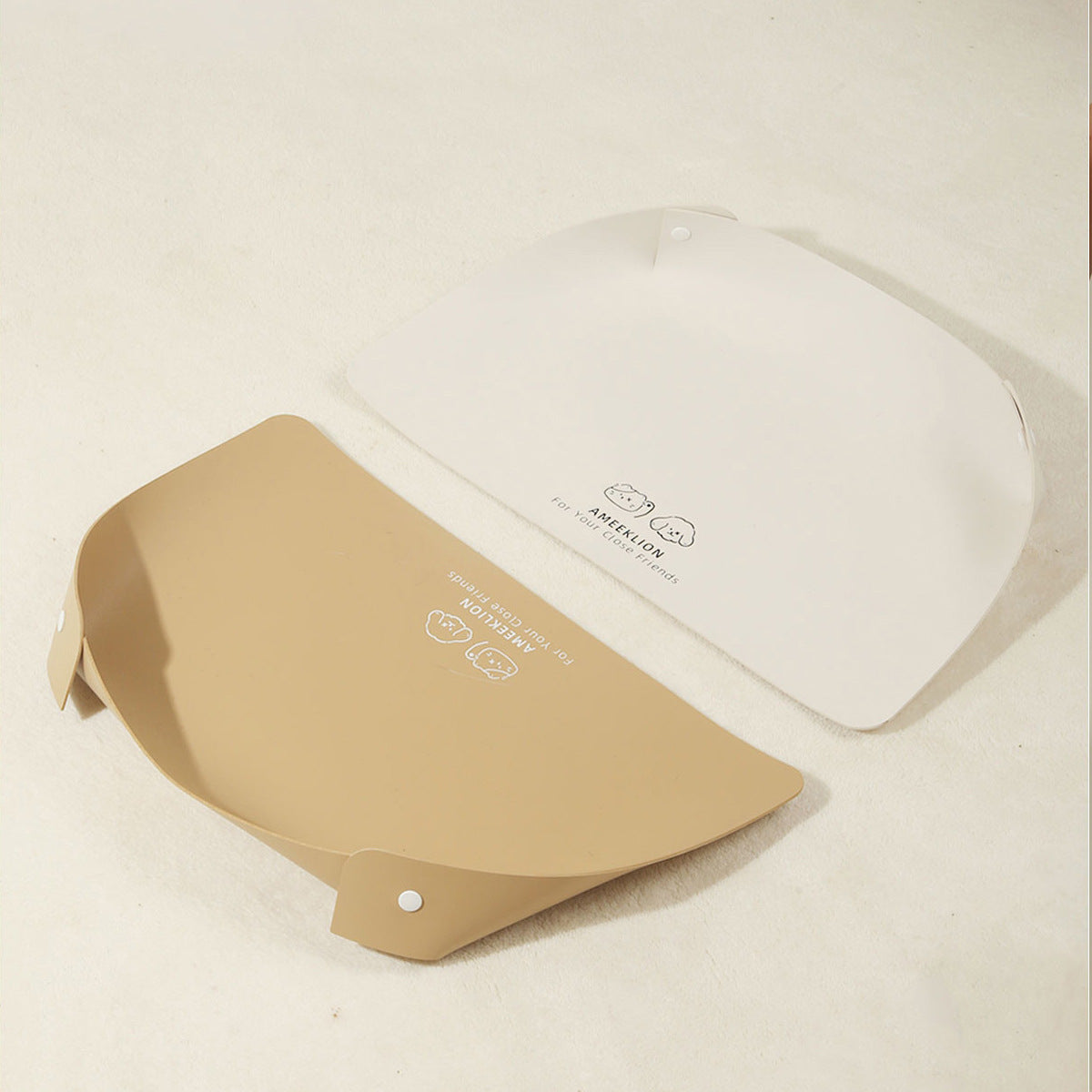 KFX-7308477 Waterproof and Oil-Proof Anti-Spill Placemat for Pets in Apricot and Creamy-White Leather