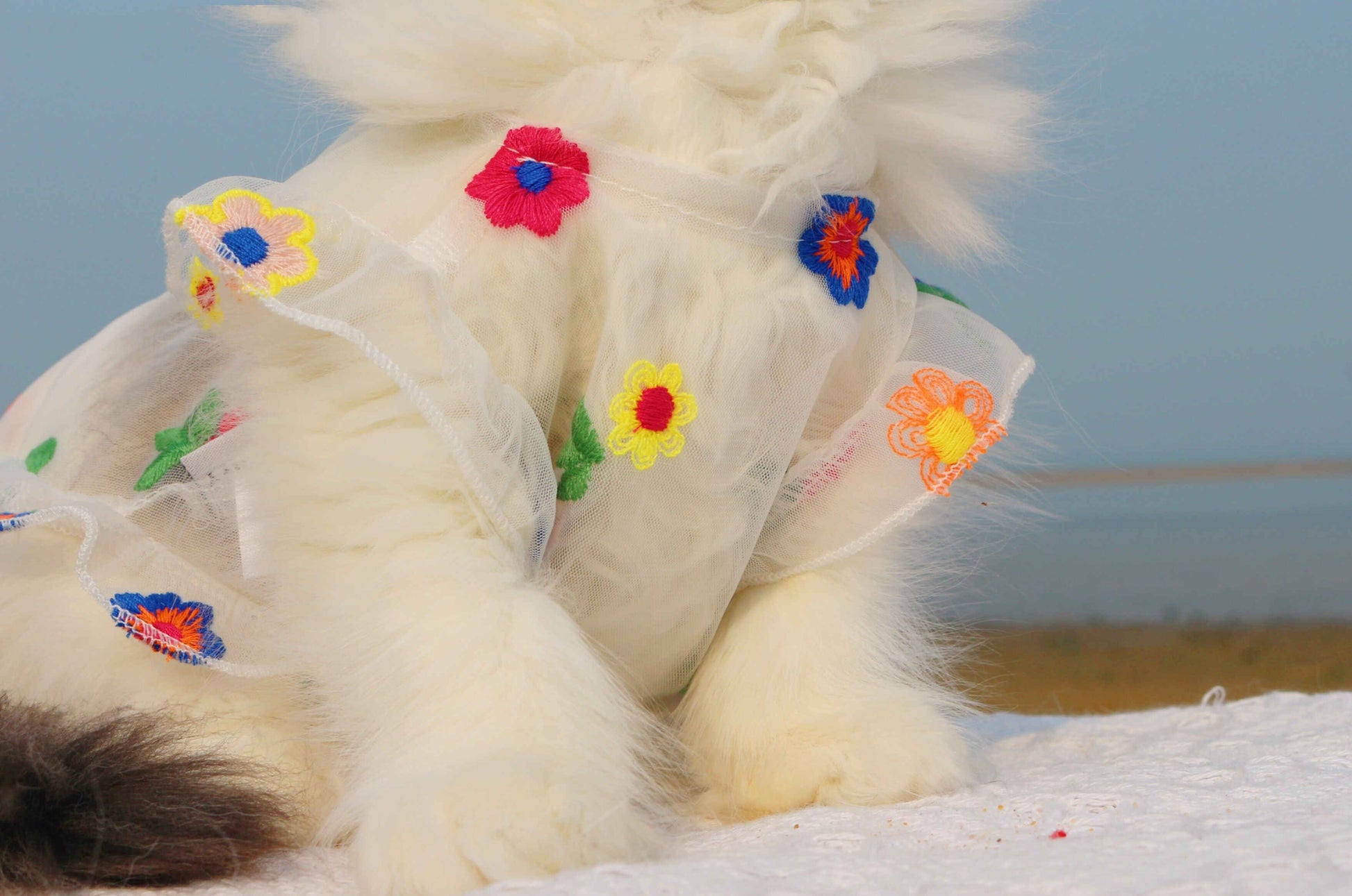 KFX-8030781 Flower Embroidery Dress for Cats with Hand-Woven Straw Hats